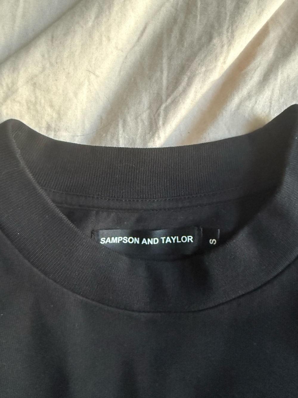 Worn once! Sampson and Taylor UNISEX Short Sleeve Crewneck T-Shirt in Black